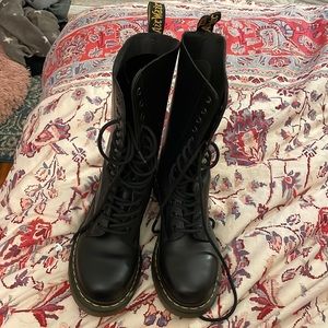 1914 W Dr.Martens
